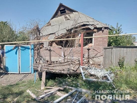 Росіяни з ракет, "Градів" і авіації обстріляли 12 населених пунктів на Донеччині (фото)