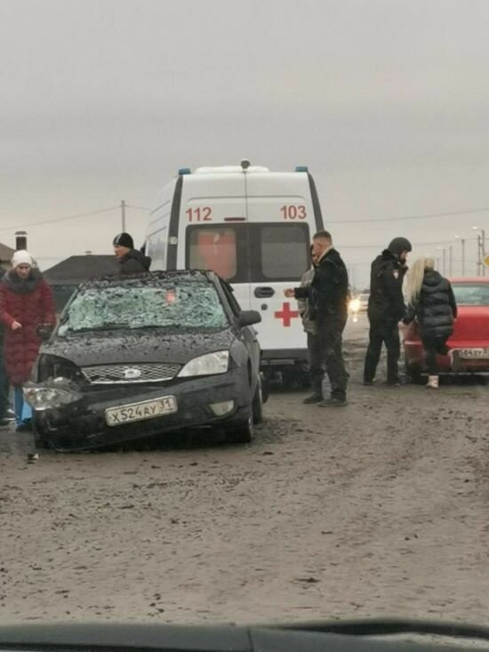 У Бєлгороді знову "бавовна" – пошкоджені автівки, у багатоповерхівках повилітали шибки (фото, відео)
