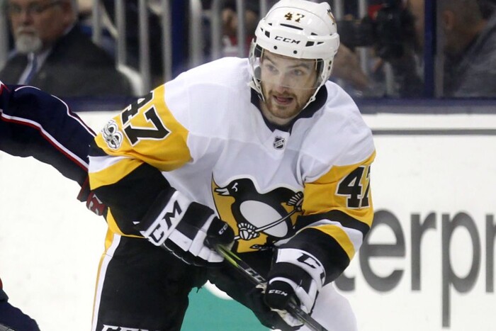 Перерізало горло ковзаном: хокеїст отримав смертельну травму просто під час матчу