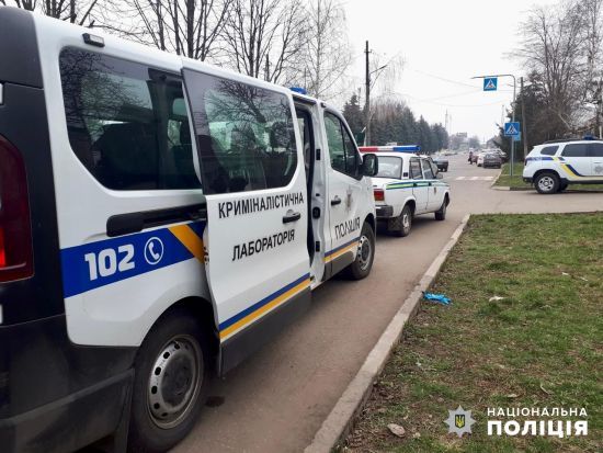 В Одеській області на вулиці виявили мертвого чоловіка у військовій формі