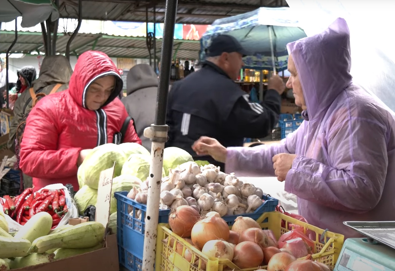Дефіцит продуктів в Одесі: пропозиція на ринку різко скоротилася, з чим виникли проблеми