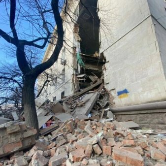 Ворог вдарив по будівлі Херсонської ОВА: Банкова показала наслідки
